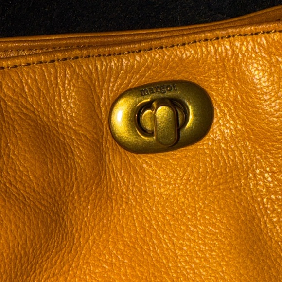 Margot Yellow Leather Shoulder Bag with Hobo Design - Picture 4 of 12